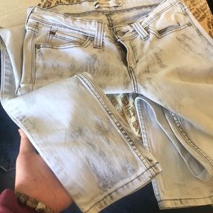Women’s Levi’s designer acid washed white jeans